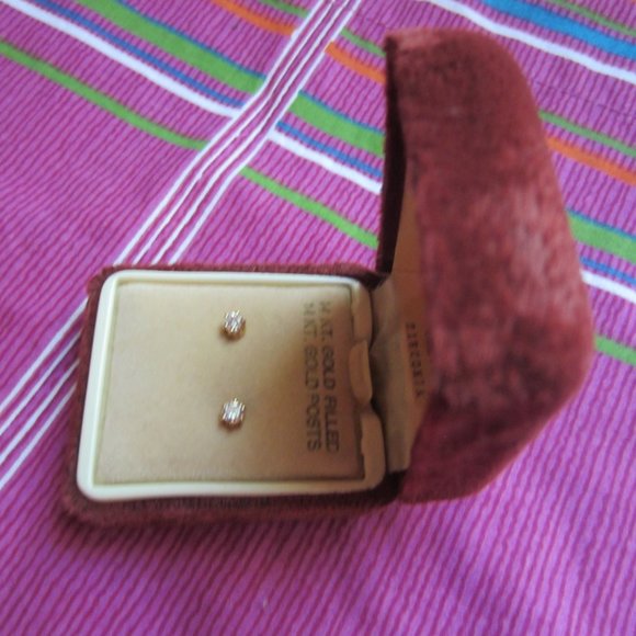 DELTAH 14KT GOLD FILL POSTS WITH CUBIC ZIRCONIA STONE - Picture 5 of 7